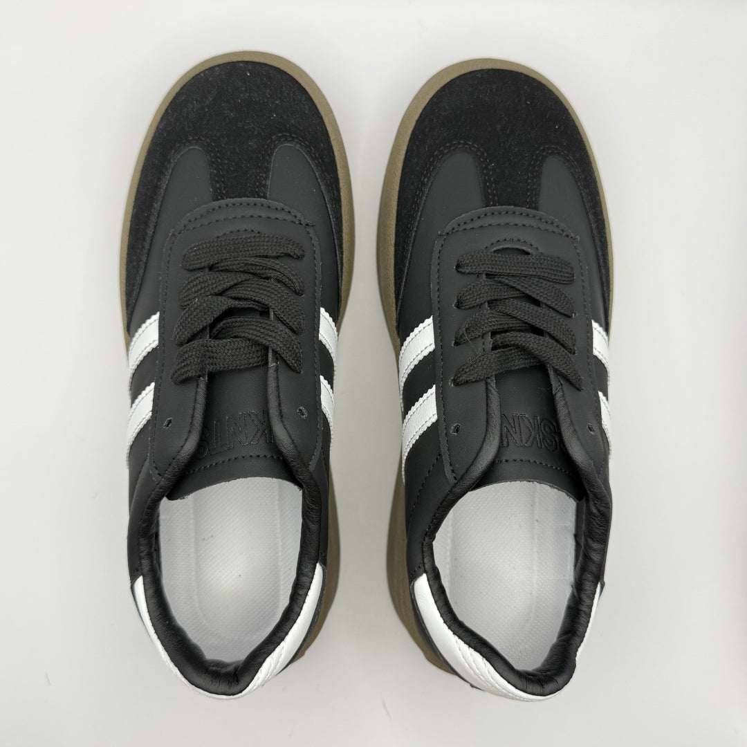Sports shoes thick