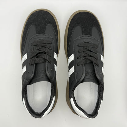 Sports shoes thick
