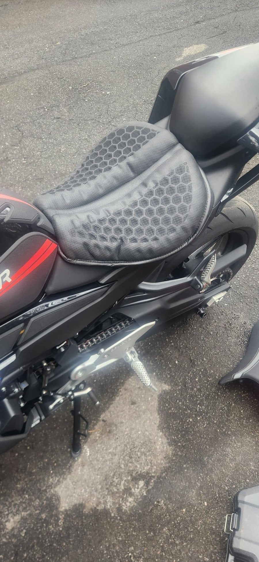 Rider using the gel cushion
