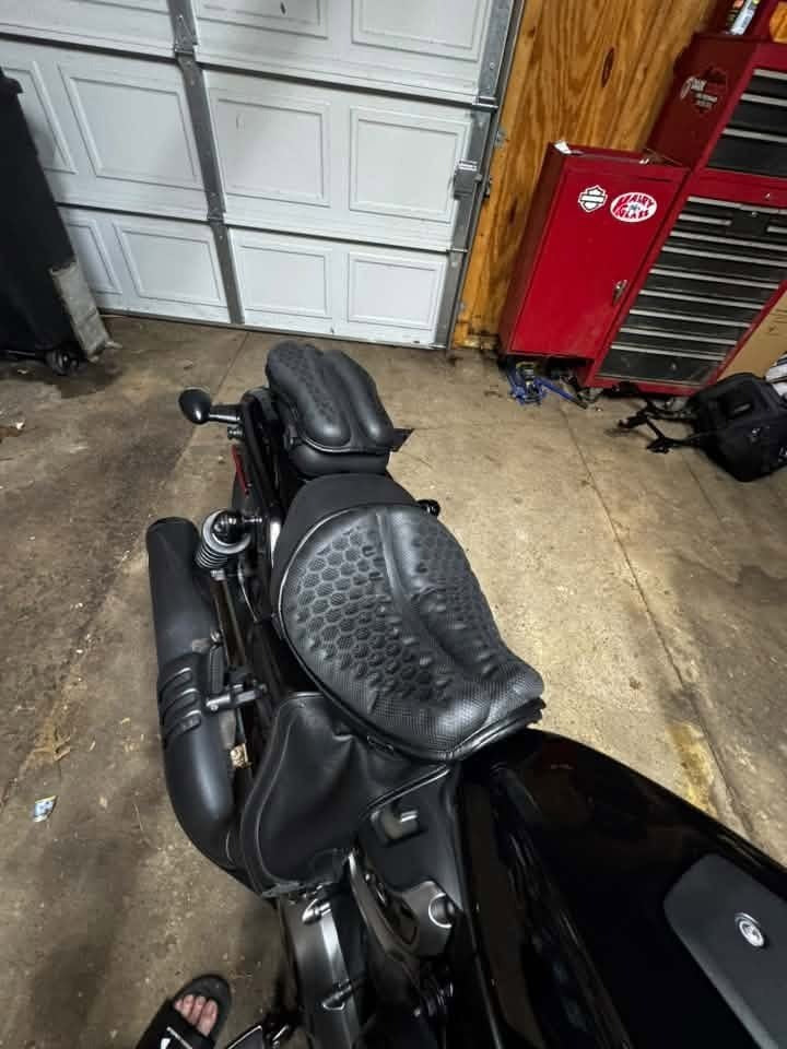 Rider using the gel cushion