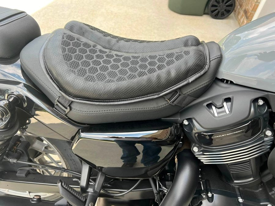Rider using the gel cushion